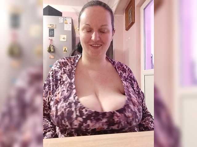 LadyAlma's BongaCams show and profile