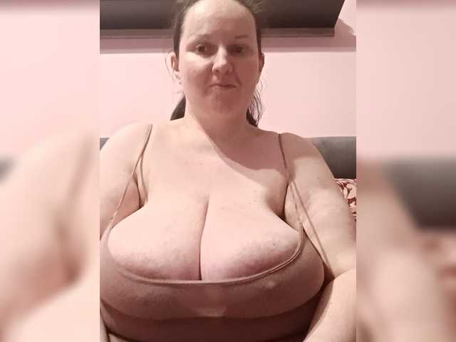 LadyAlma's BongaCams show and profile