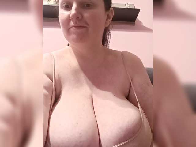 LadyAlma's BongaCams show and profile