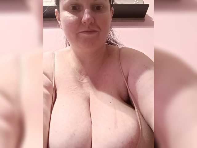 LadyAlma's BongaCams show and profile