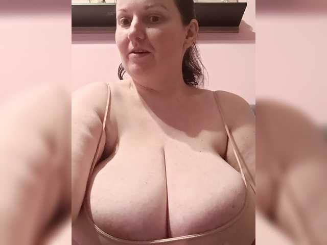 LadyAlma's BongaCams show and profile