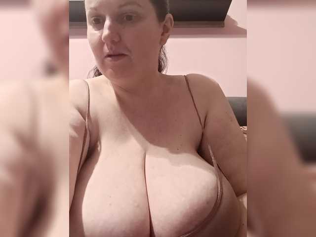 LadyAlma's BongaCams show and profile