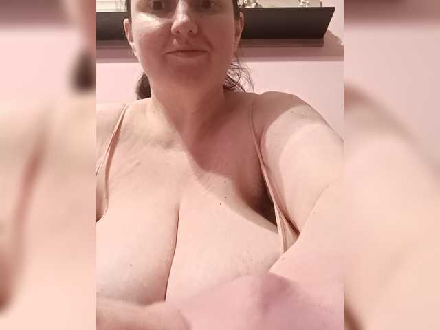 LadyAlma's BongaCams show and profile