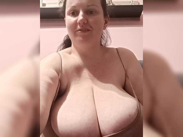 LadyAlma's BongaCams show and profile