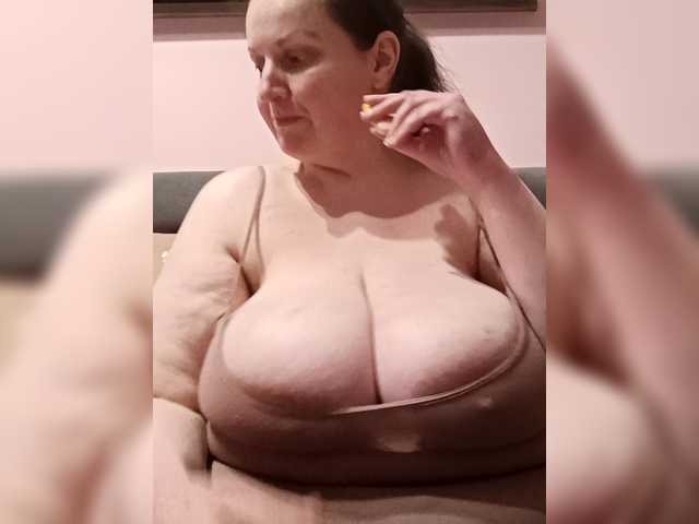 LadyAlma's BongaCams show and profile