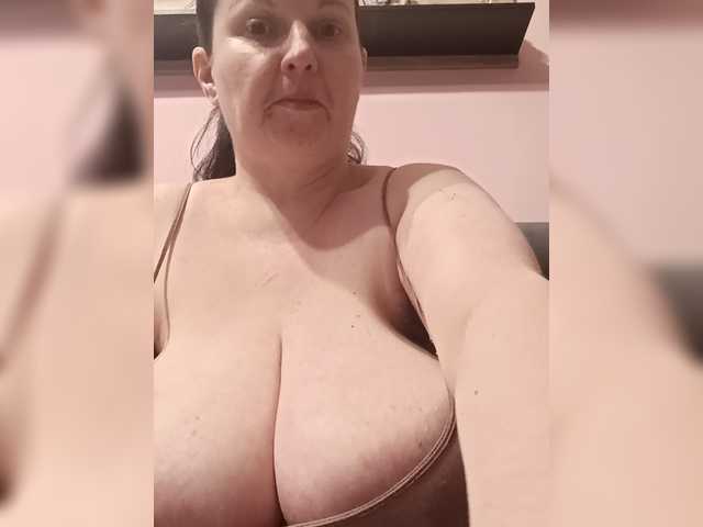 LadyAlma's BongaCams show and profile