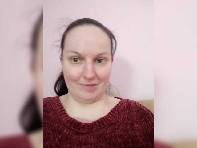 LadyAlma live cam profile