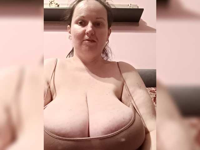 LadyAlma's BongaCams show and profile