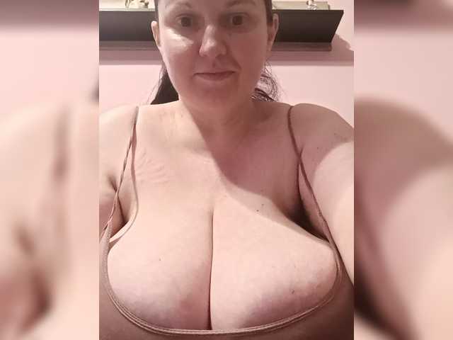 LadyAlma's BongaCams show and profile