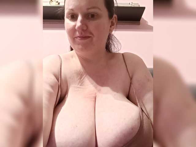 LadyAlma's BongaCams show and profile