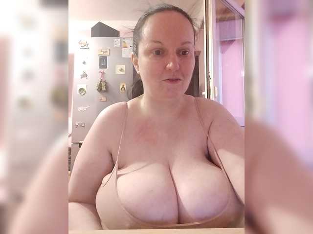 LadyAlma's BongaCams show and profile