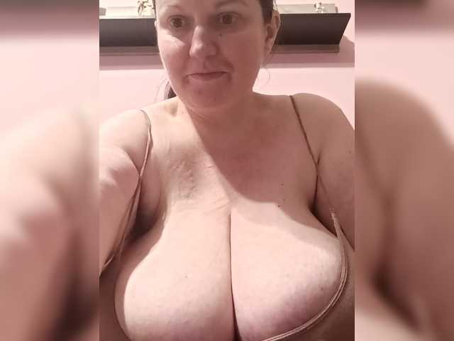 LadyAlma's BongaCams show and profile