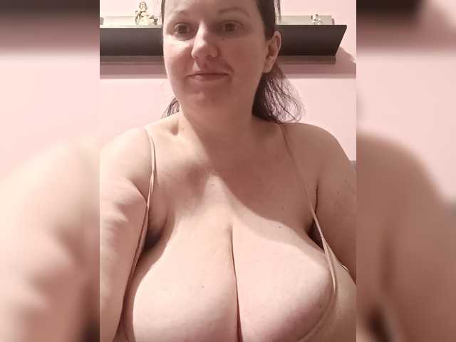 LadyAlma's BongaCams show and profile