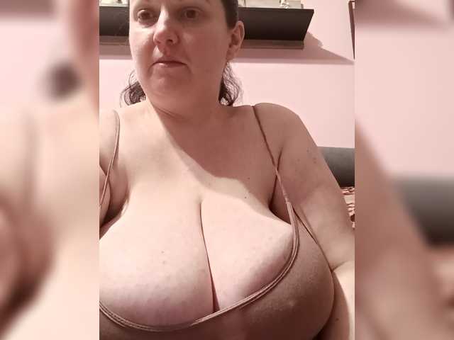 LadyAlma's BongaCams show and profile