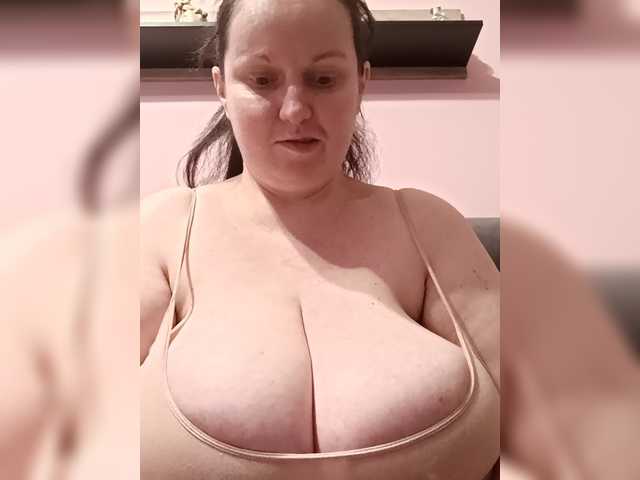 LadyAlma's BongaCams show and profile