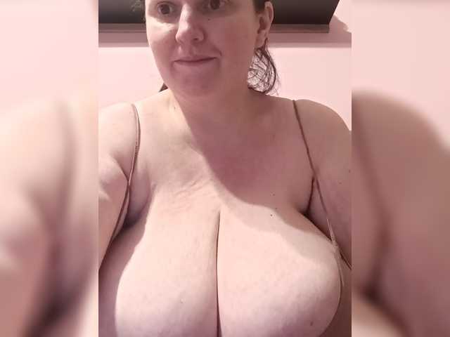 LadyAlma's BongaCams show and profile