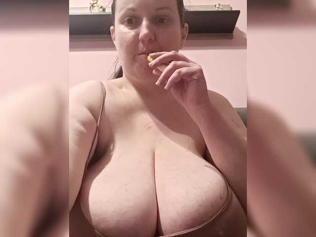 LadyAlma's BongaCams show and profile