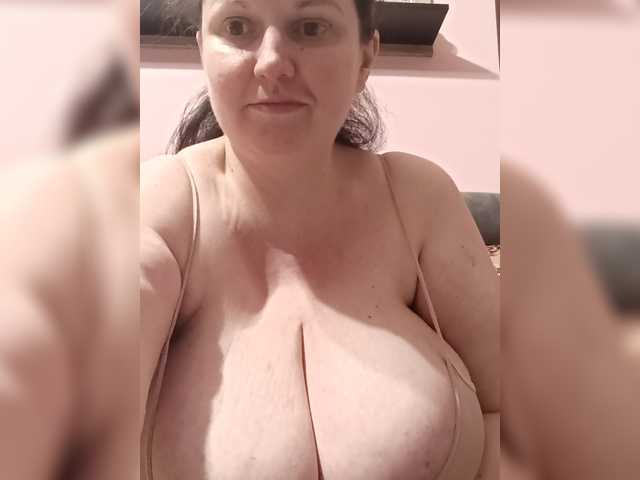 LadyAlma's BongaCams show and profile