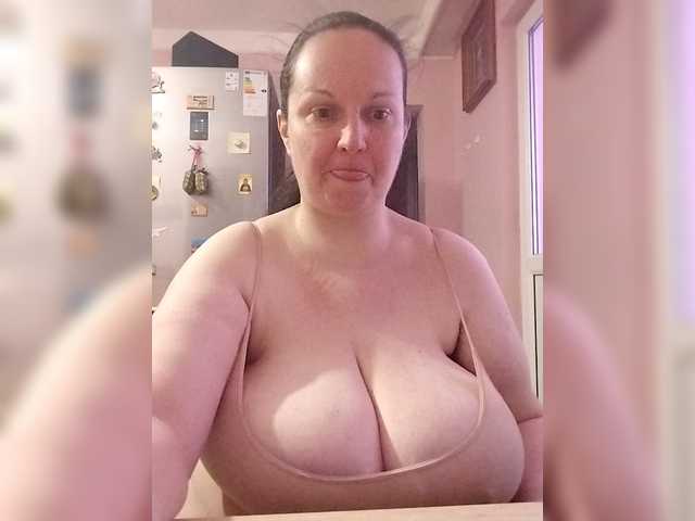 LadyAlma's BongaCams show and profile