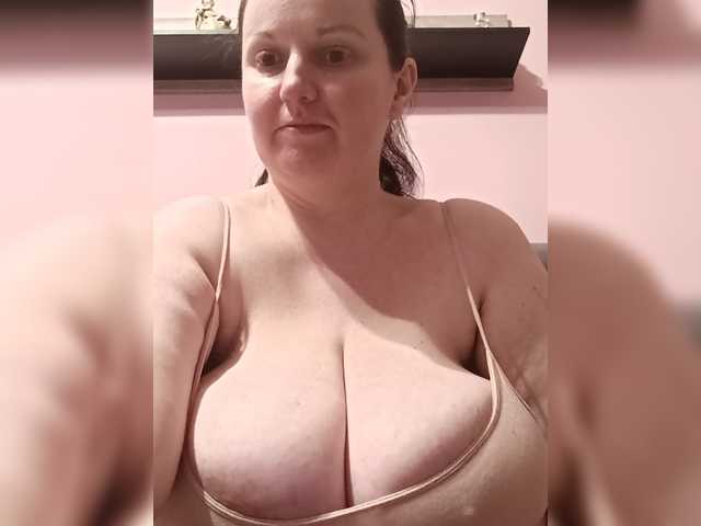 LadyAlma's BongaCams show and profile