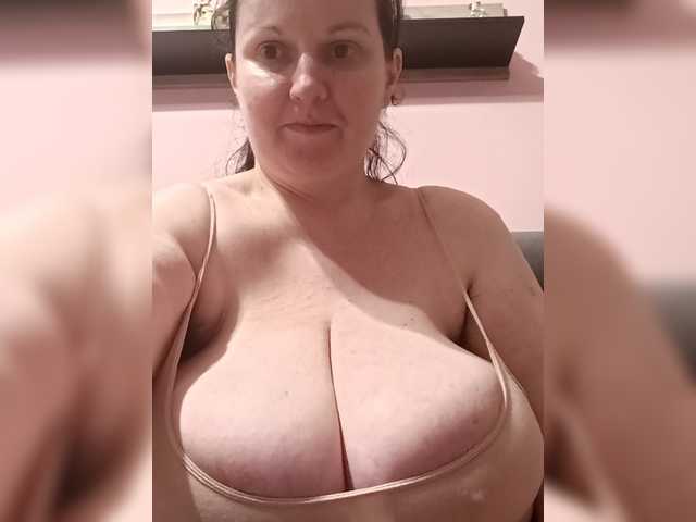 LadyAlma's BongaCams show and profile