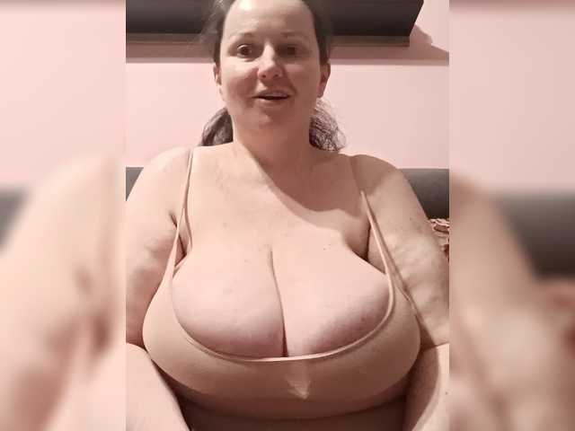 LadyAlma's BongaCams show and profile