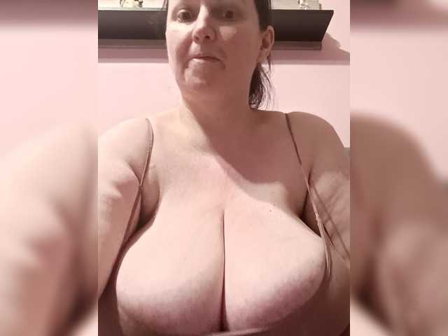 LadyAlma's BongaCams show and profile