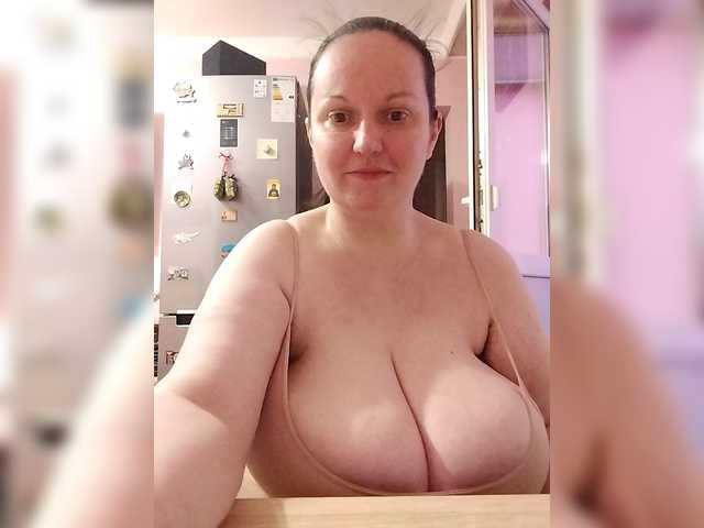 LadyAlma's BongaCams show and profile