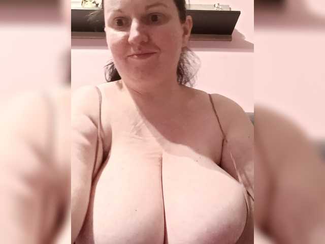 LadyAlma's BongaCams show and profile