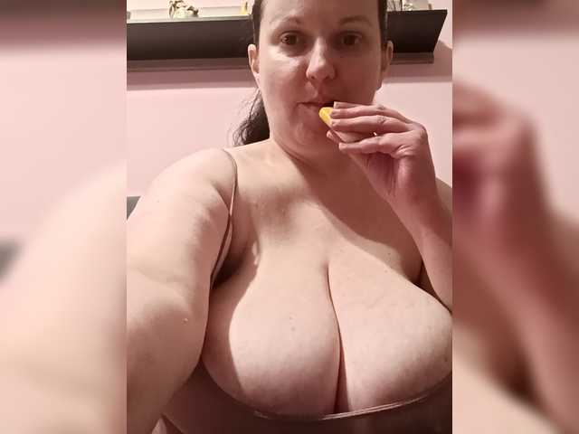 LadyAlma's BongaCams show and profile