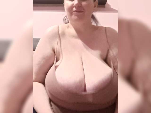 LadyAlma's BongaCams show and profile