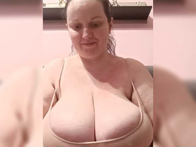 LadyAlma's BongaCams show and profile