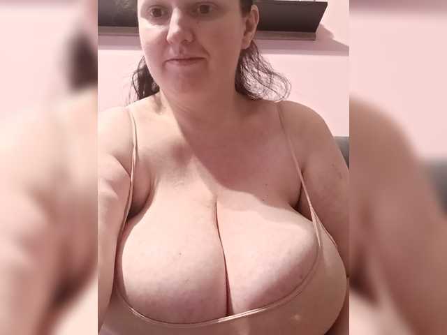 LadyAlma's BongaCams show and profile