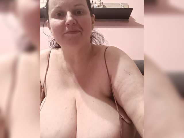 LadyAlma's BongaCams show and profile