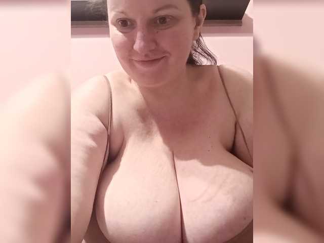 LadyAlma's BongaCams show and profile