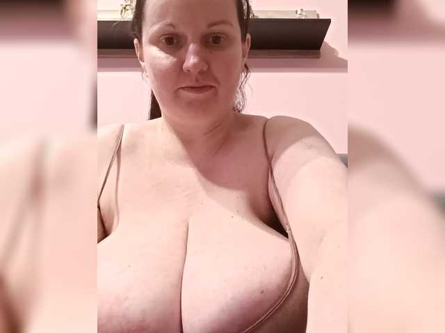 LadyAlma's BongaCams show and profile