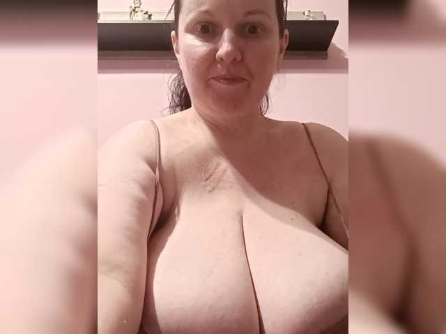 LadyAlma's BongaCams show and profile