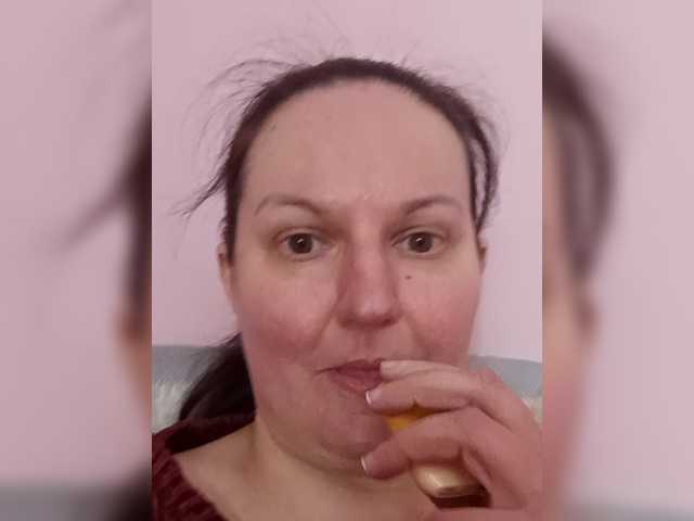 LadyAlma's BongaCams show and profile