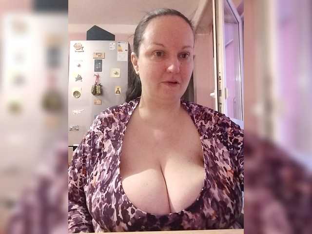 LadyAlma's BongaCams show and profile