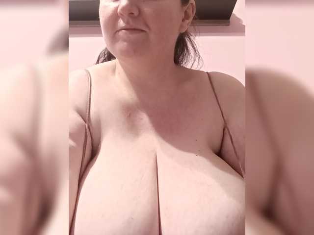 LadyAlma's BongaCams show and profile