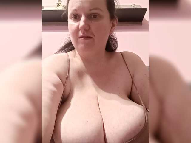 LadyAlma's BongaCams show and profile