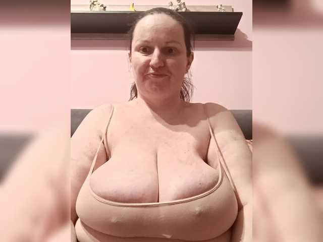 LadyAlma's BongaCams show and profile