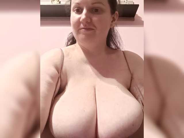 LadyAlma's BongaCams show and profile