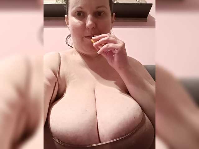 LadyAlma's BongaCams show and profile