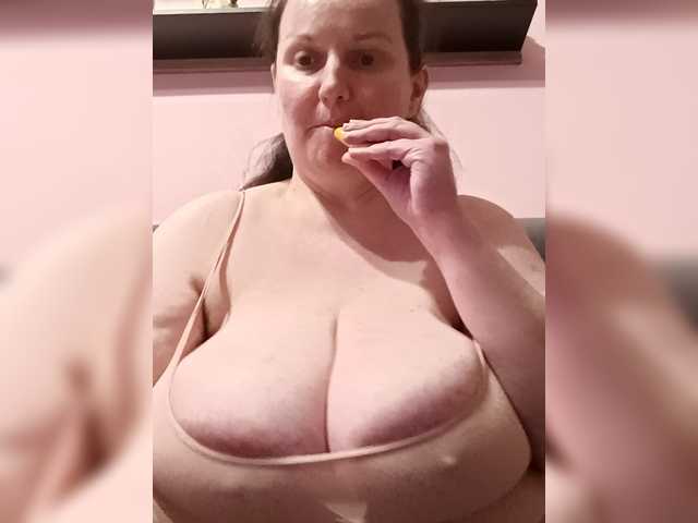 LadyAlma's BongaCams show and profile