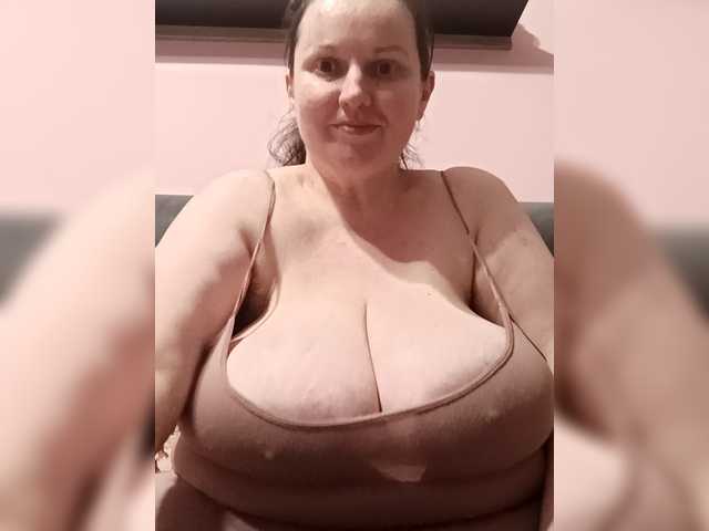 LadyAlma's BongaCams show and profile