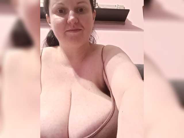 LadyAlma's BongaCams show and profile