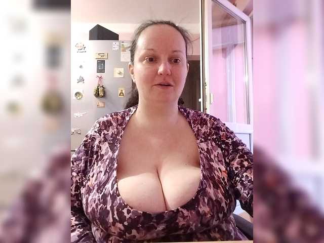 LadyAlma's BongaCams show and profile