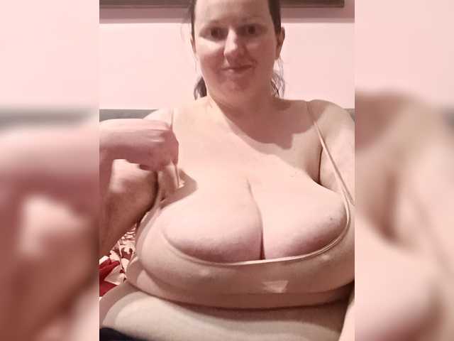 LadyAlma's BongaCams show and profile