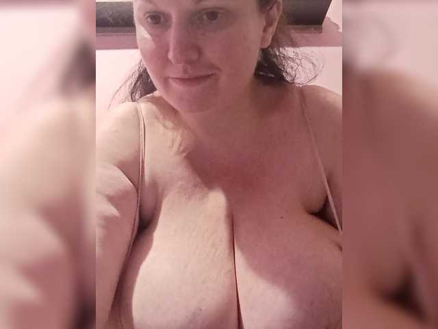 LadyAlma's BongaCams show and profile